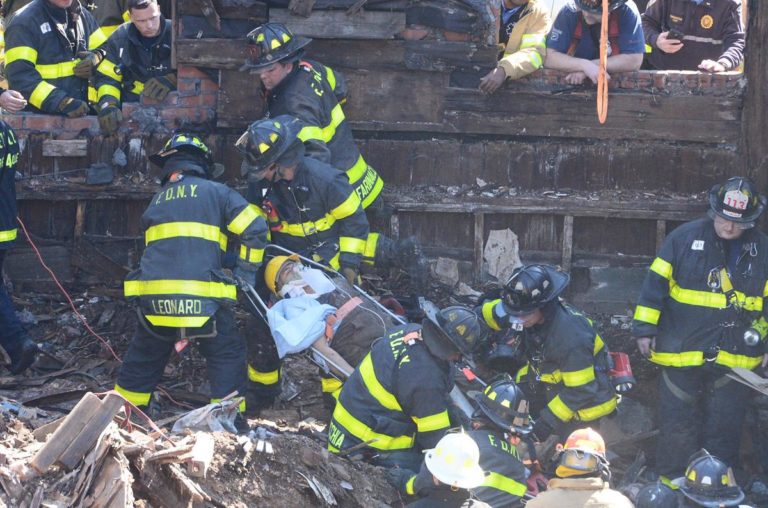 article-collapse1-0227