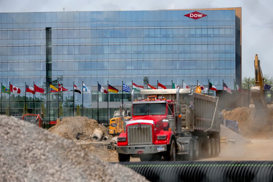 794_hpt_dow_building_collapse_01