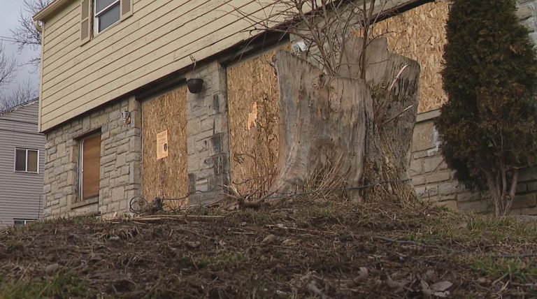 0801eced-8f43-445b-b4a9-bdcfd83f4d1e-large16x9_Rodneytenantwarningvacanthouse4