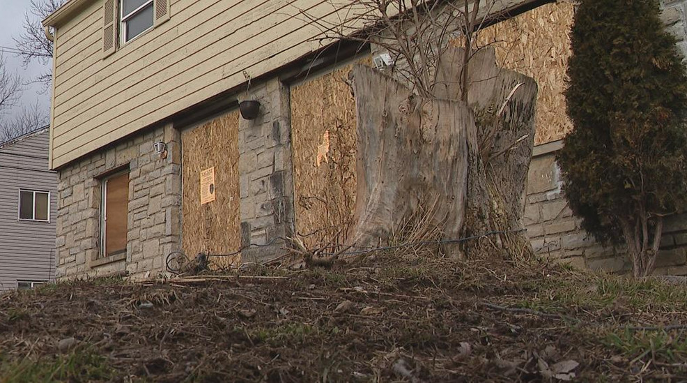 0801eced-8f43-445b-b4a9-bdcfd83f4d1e-large16x9_Rodneytenantwarningvacanthouse4